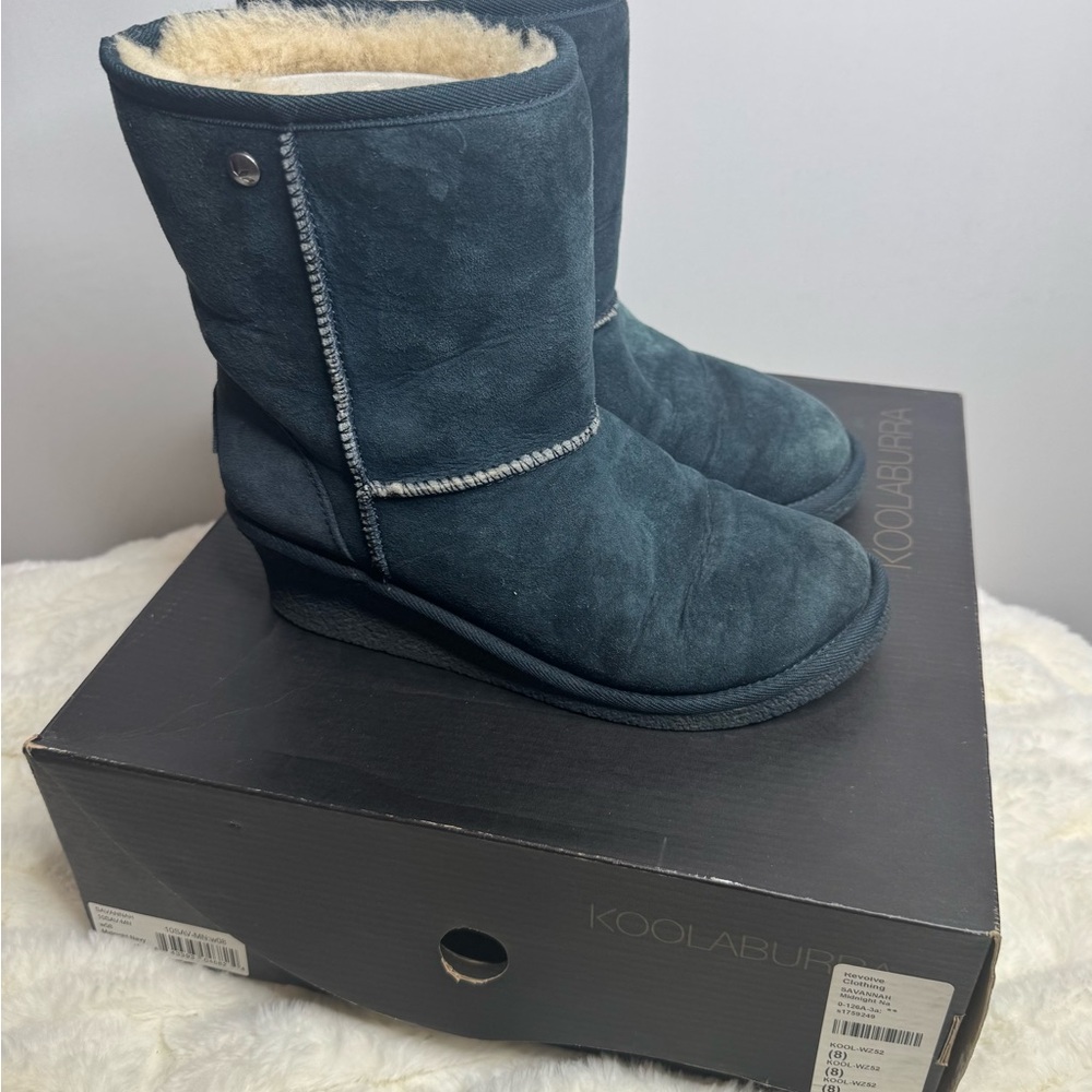 Koolaburra boots Women's midnight navy Suede Winter Boots size 8 Savannah
